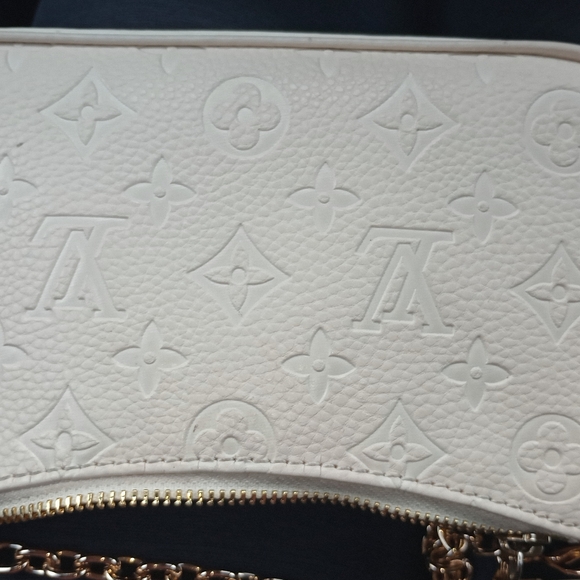 LV EZPOUCH ON STRAP,  LAST CALL !! - Picture 3 of 8